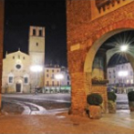 la piazza di lodi illuminata a led