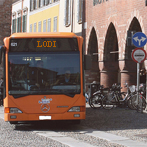 un bus in piazza della vittoria